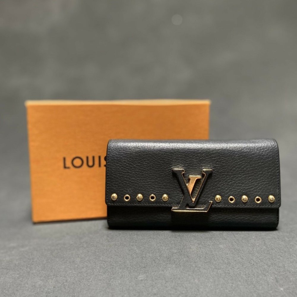 Louis Vuitton Taurillon Noir Capucines Wallet